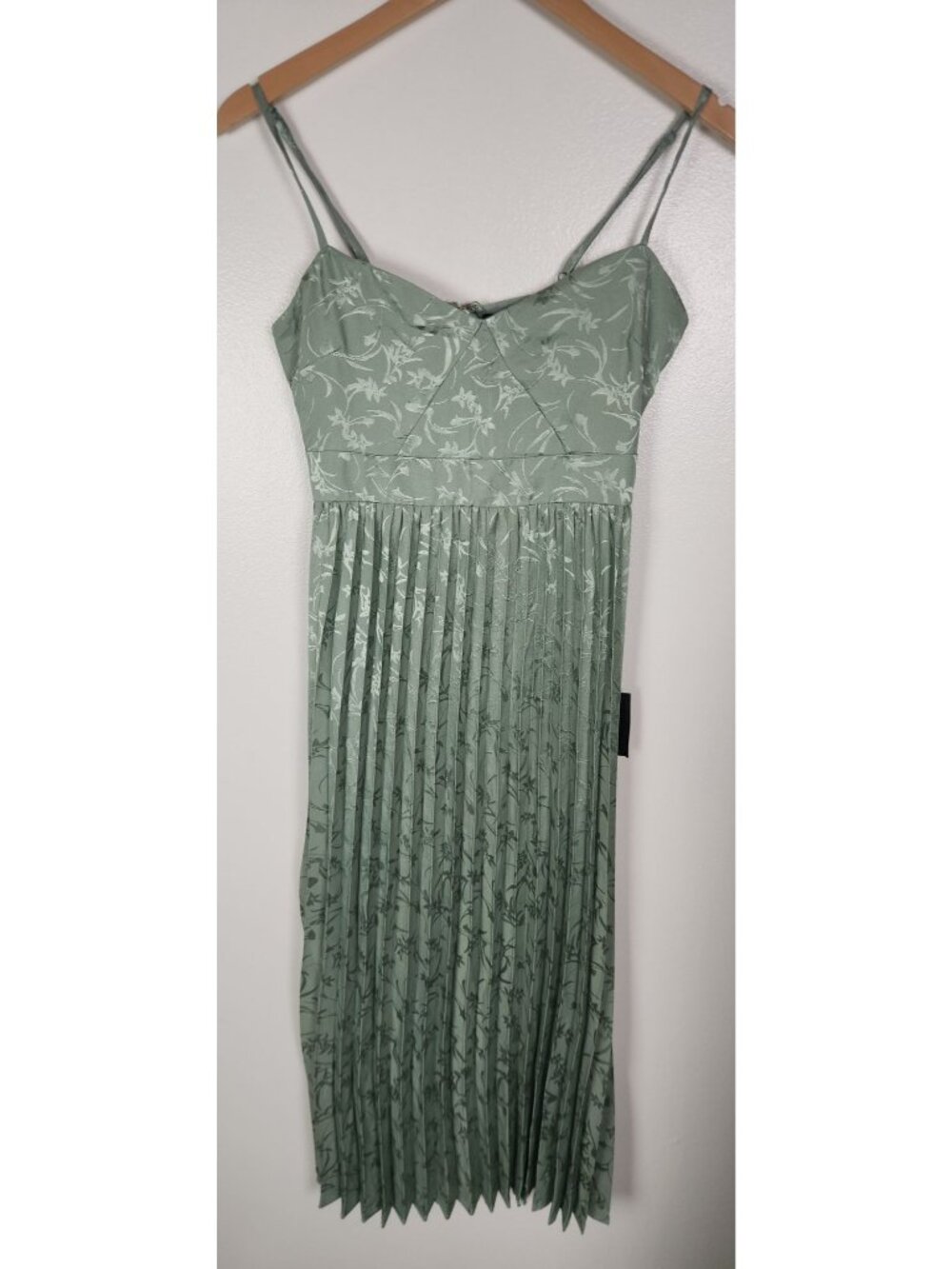 Lulu's Sage Green Floral Pleated Midi Dress